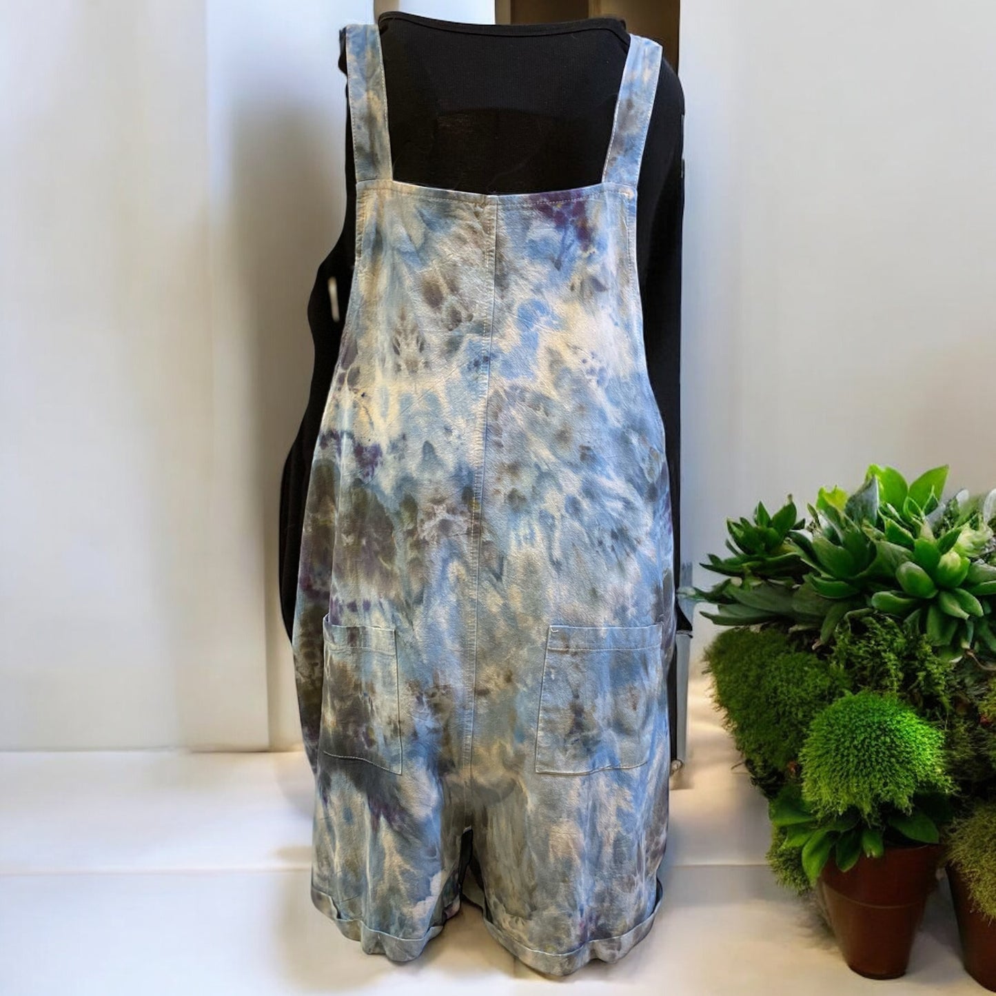 Feather Design Women's Medium Short Overall Bibs