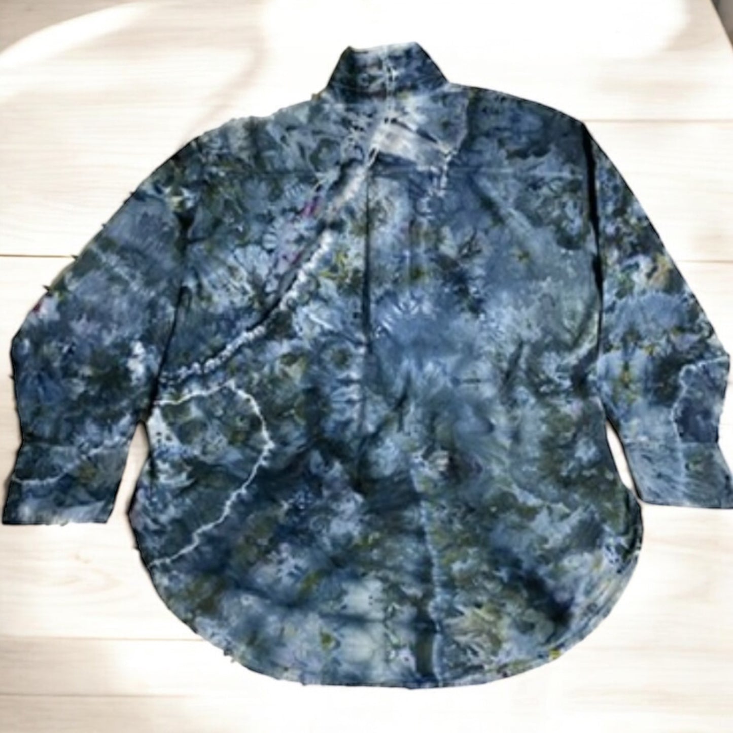 Loose Geode Design Women's Oversized Button Down Collared Shirt Size Small