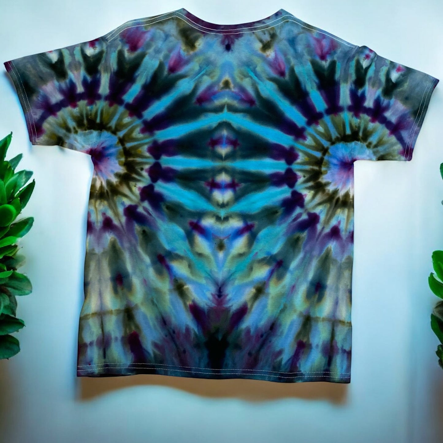 Double Fan Fold Design Large Youth Tee