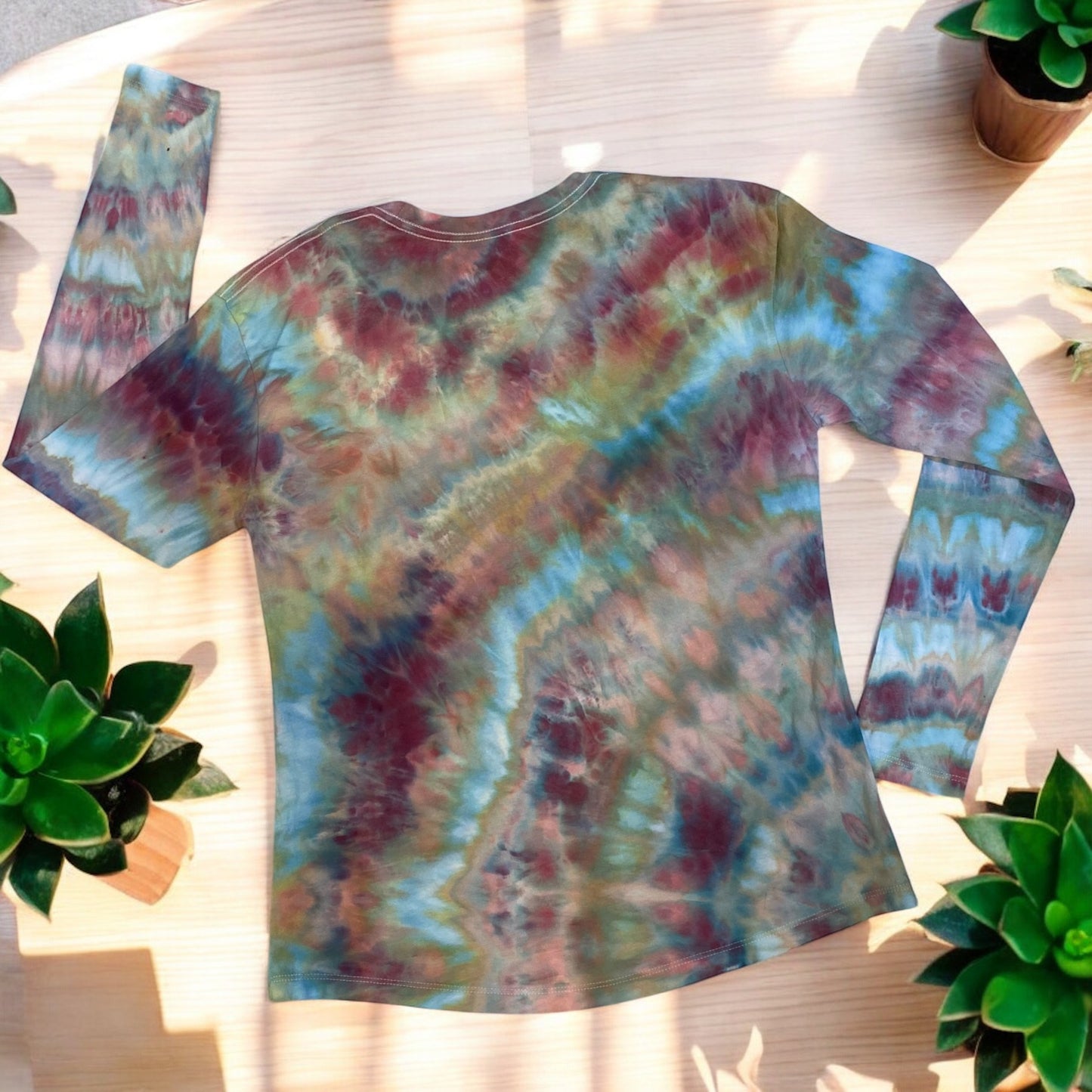 Feather Design Women's Medium Long Sleeve Shirt