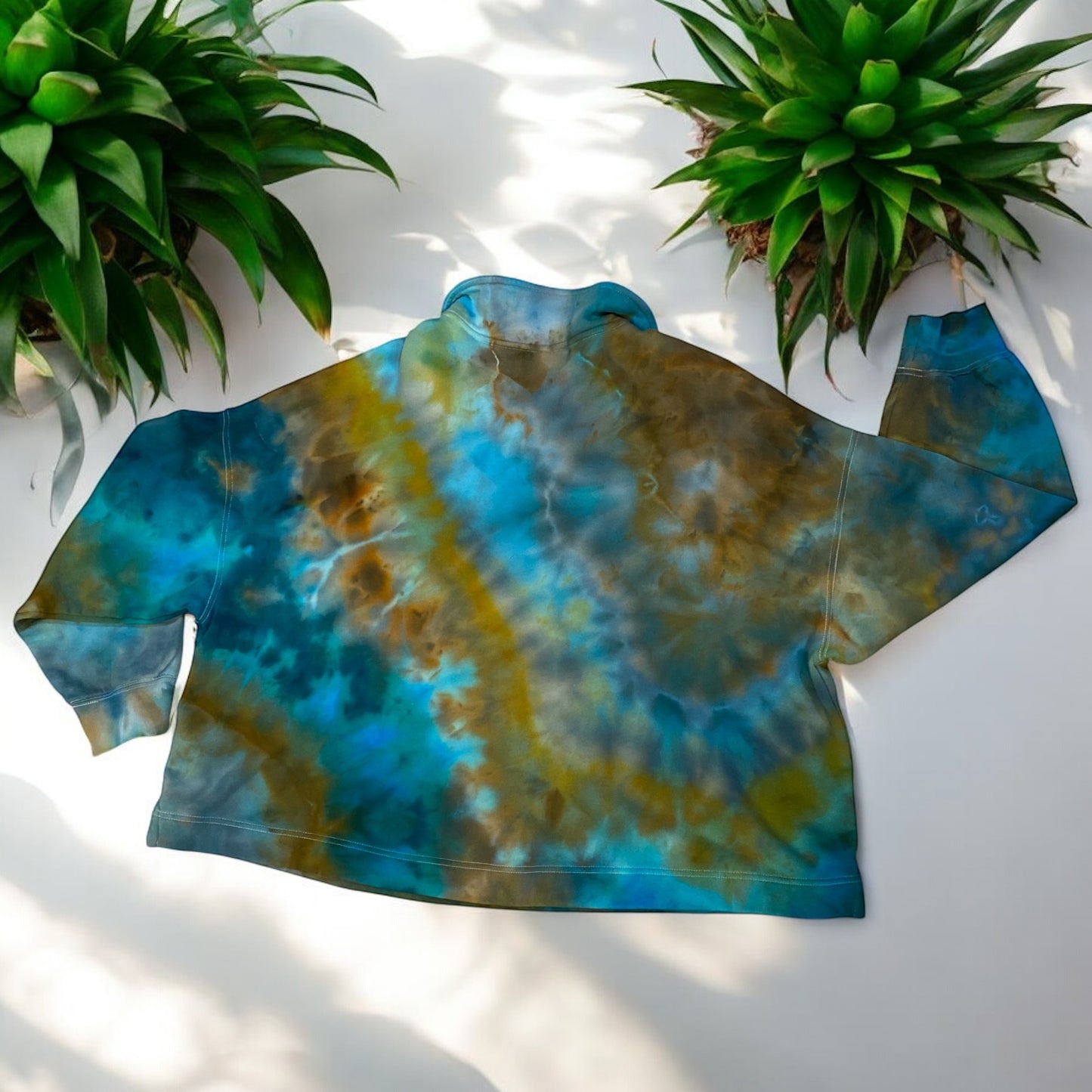 Beautiful Geode Design Collared Cropped 2XL Cropped Sweatshirt