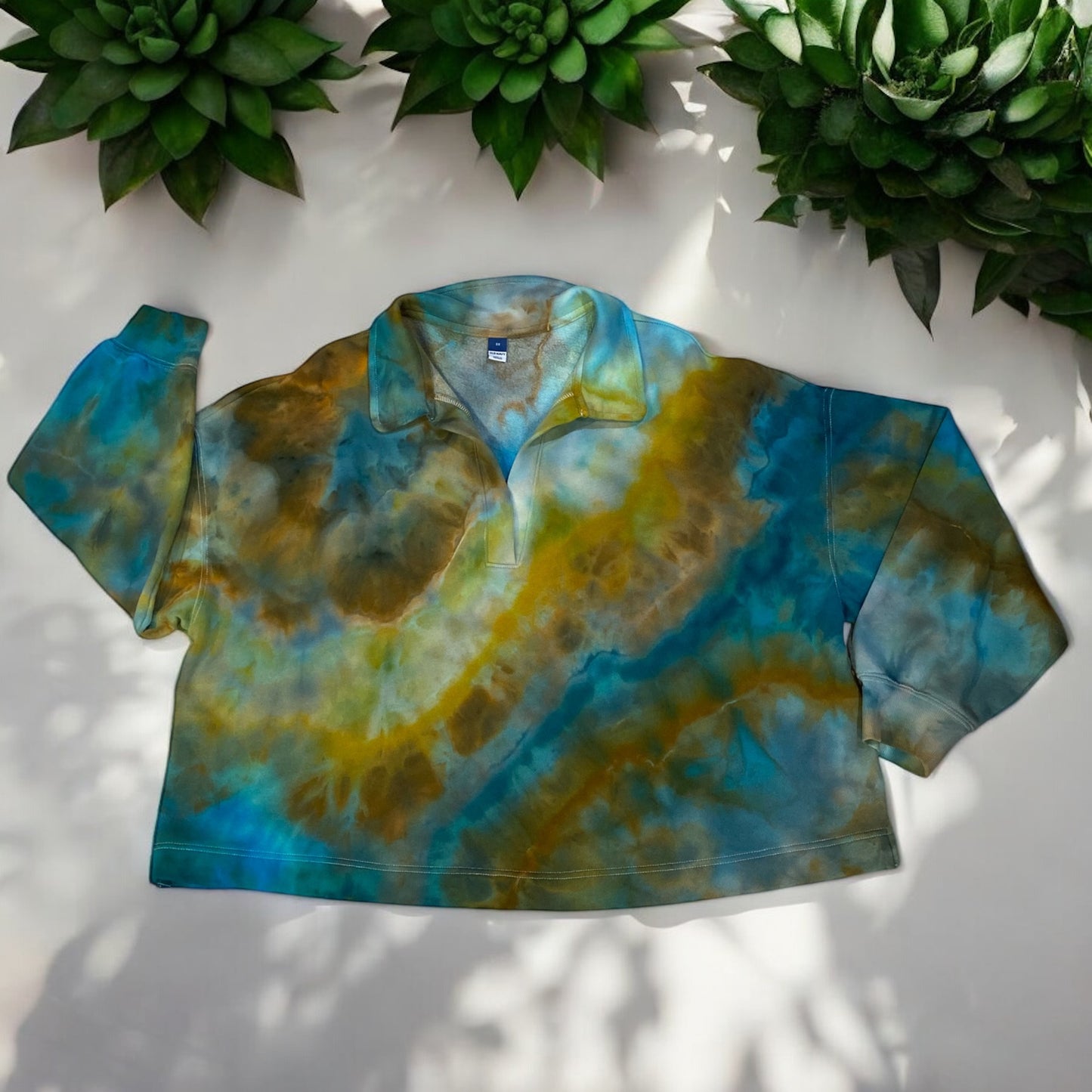 Beautiful Geode Design Collared Cropped 2XL Cropped Sweatshirt