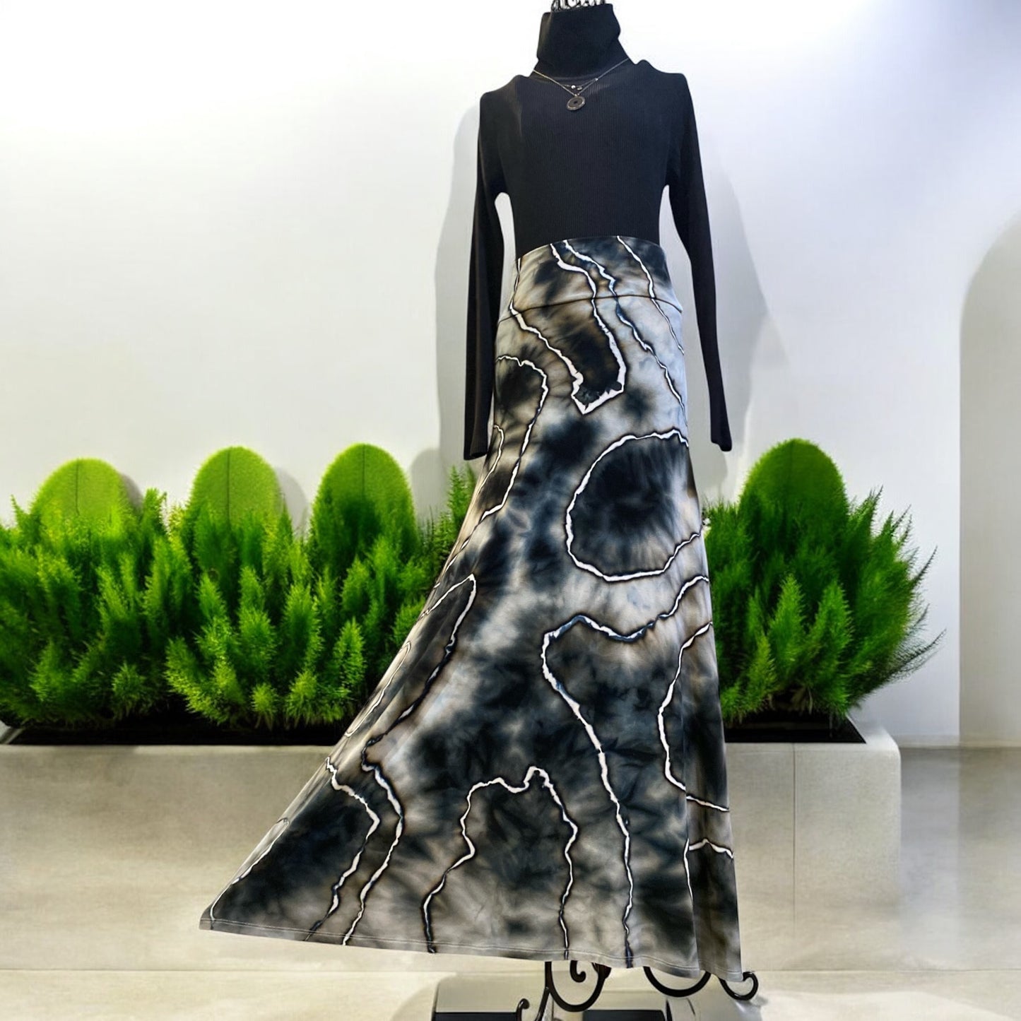 Chic Geode Design Women's Medium Maxi Skirt