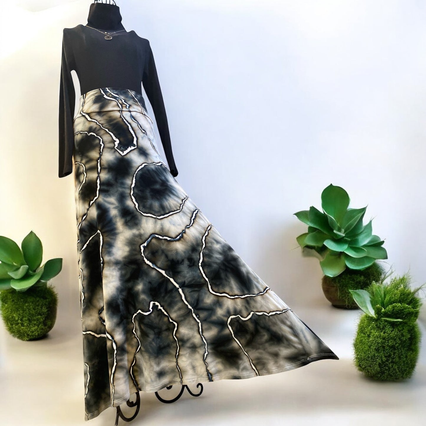 Chic Geode Design Women's Medium Maxi Skirt