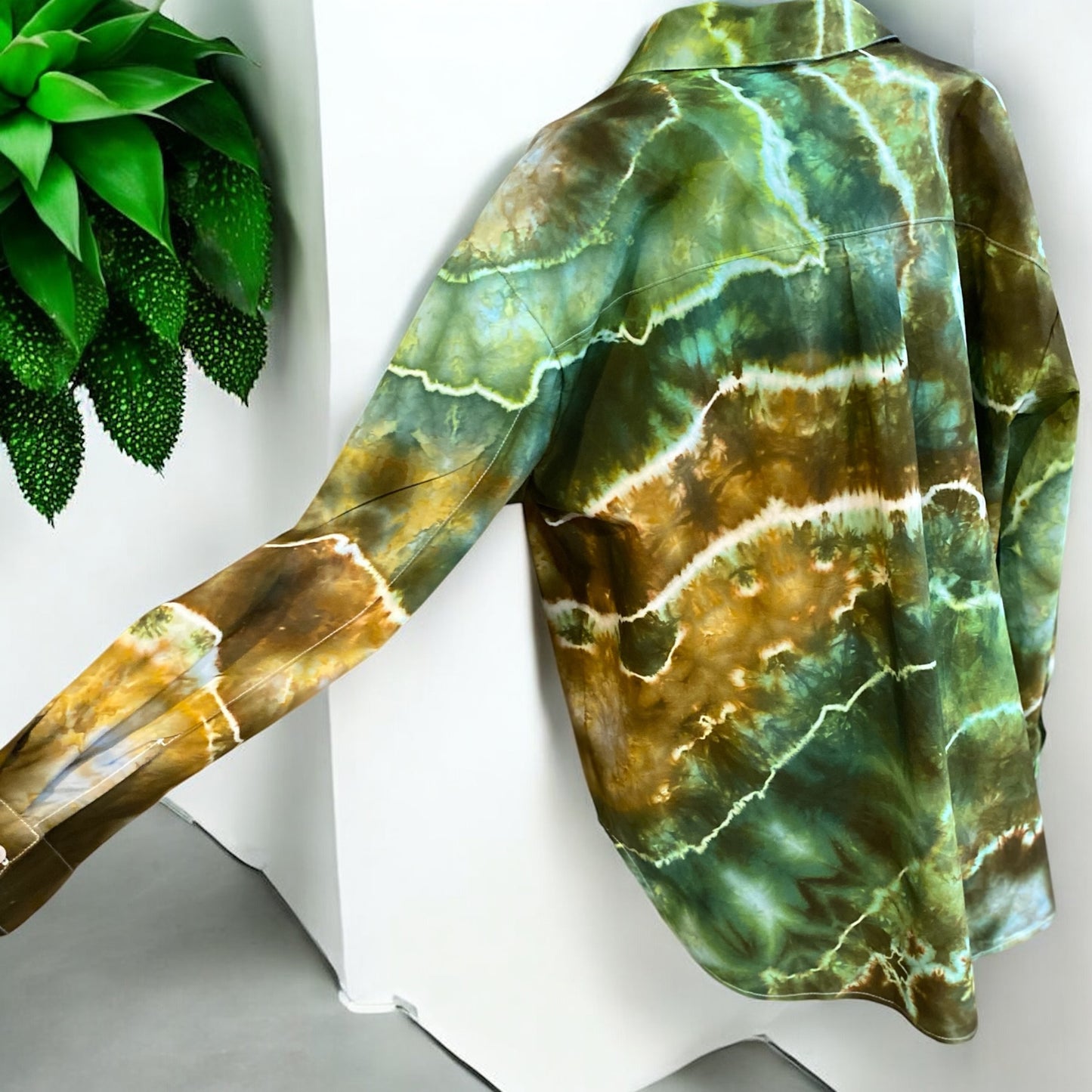 Women's Button Down Blouse Earthy Geode Design Size Small/Petite