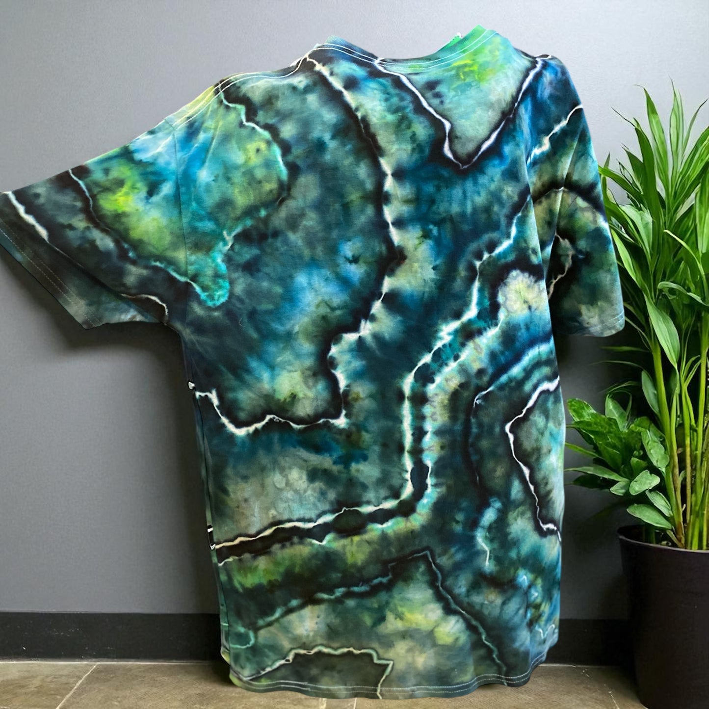 Geode Design Unisex Large Classic Fit T-shirt
