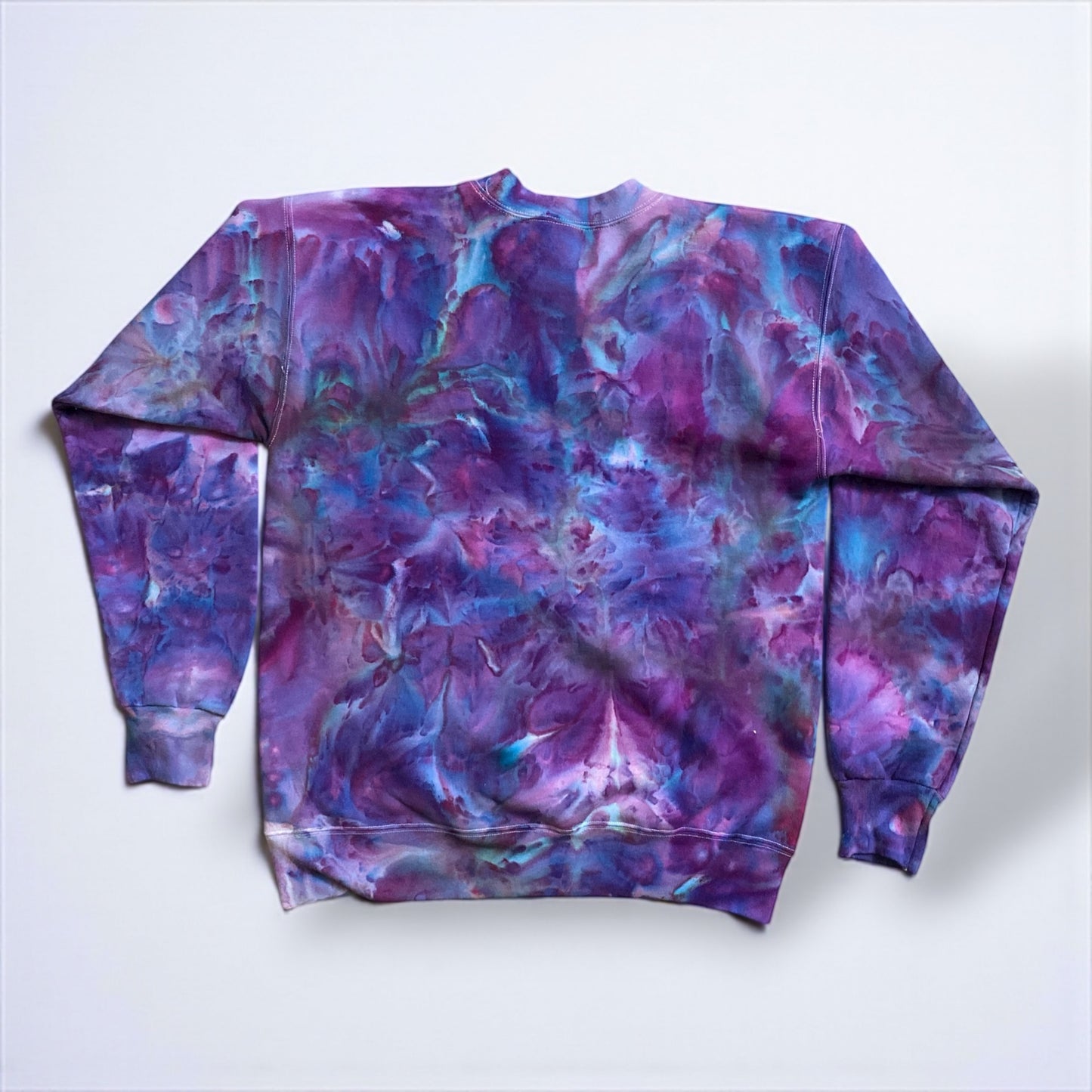 Unisex Crewneck Sweatshirt in a Tall Scrunch Design Size Small