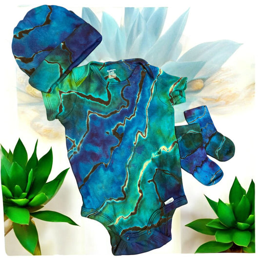 Reverse Geode Design Baby Onesie Beanie & Sock Set (6-9 M)