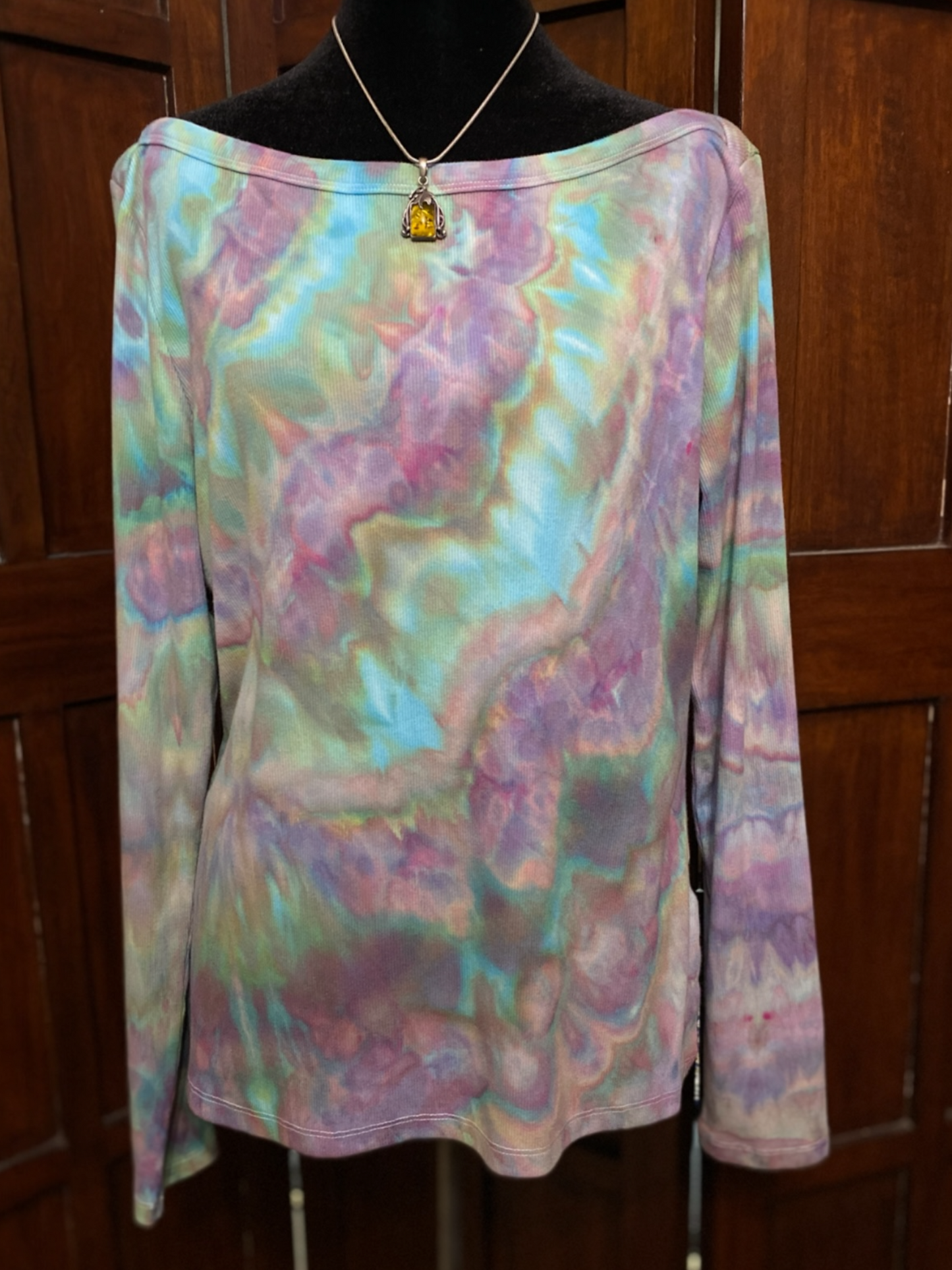 Feather Design on Banana Republic Boatneck Top Size Large